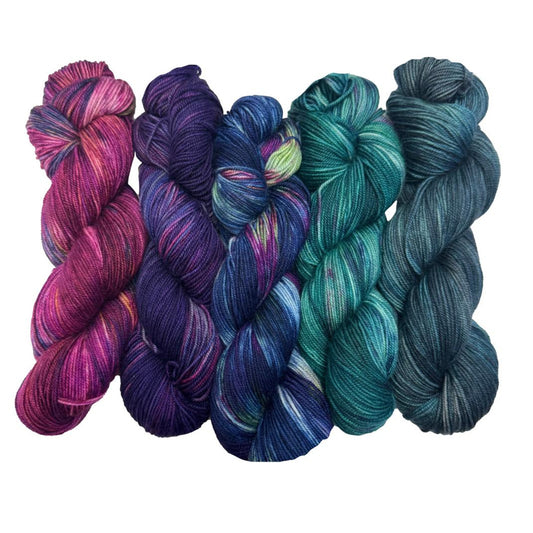 Wonderland Yarns & Frabjous Fibers - Sweet Sundries Cowl Kit